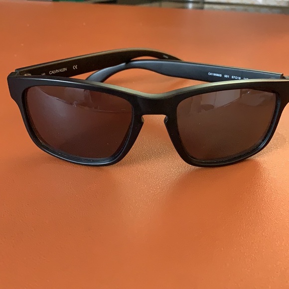Calvin Klein Sunglasses CK19566S 01 - Picture 3 of 9